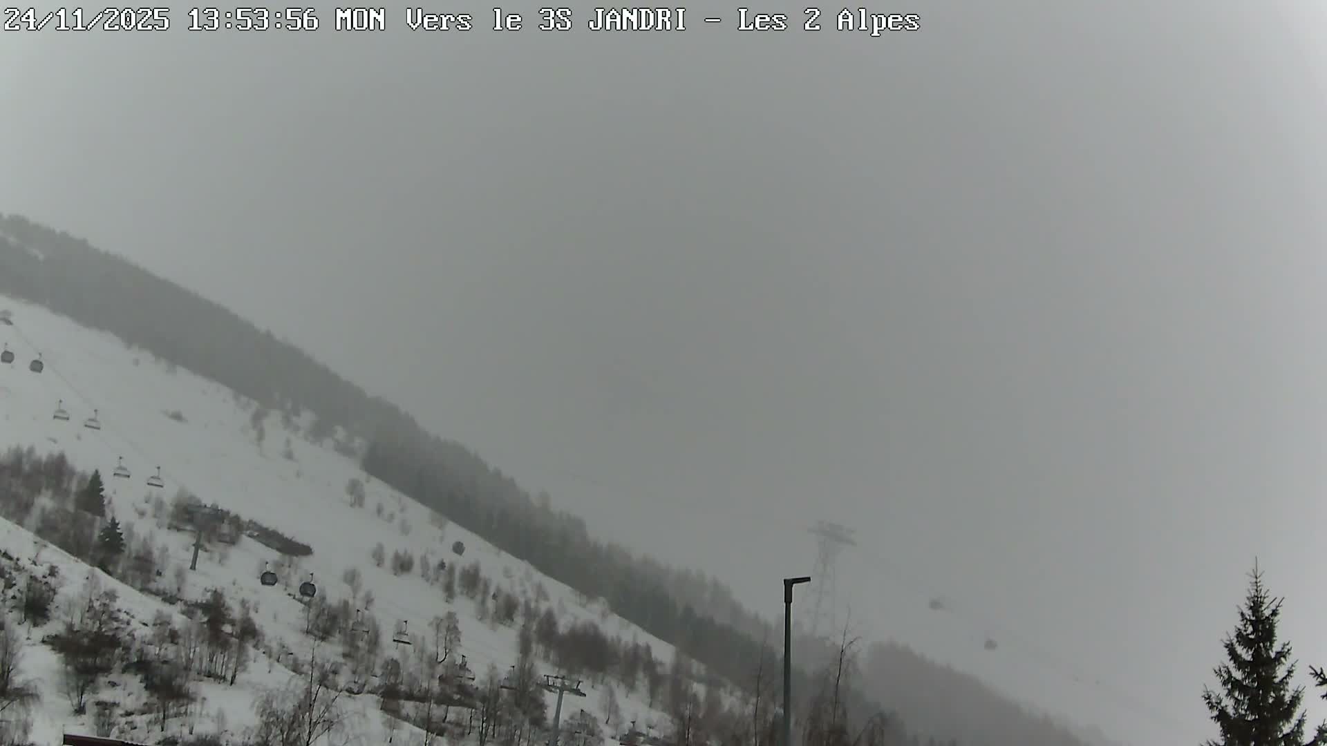 French Alps, Les deux Alpes Ski Slopes Live Cam - Grenoble, Isere, Auvergne-Rhone-Alpes, France