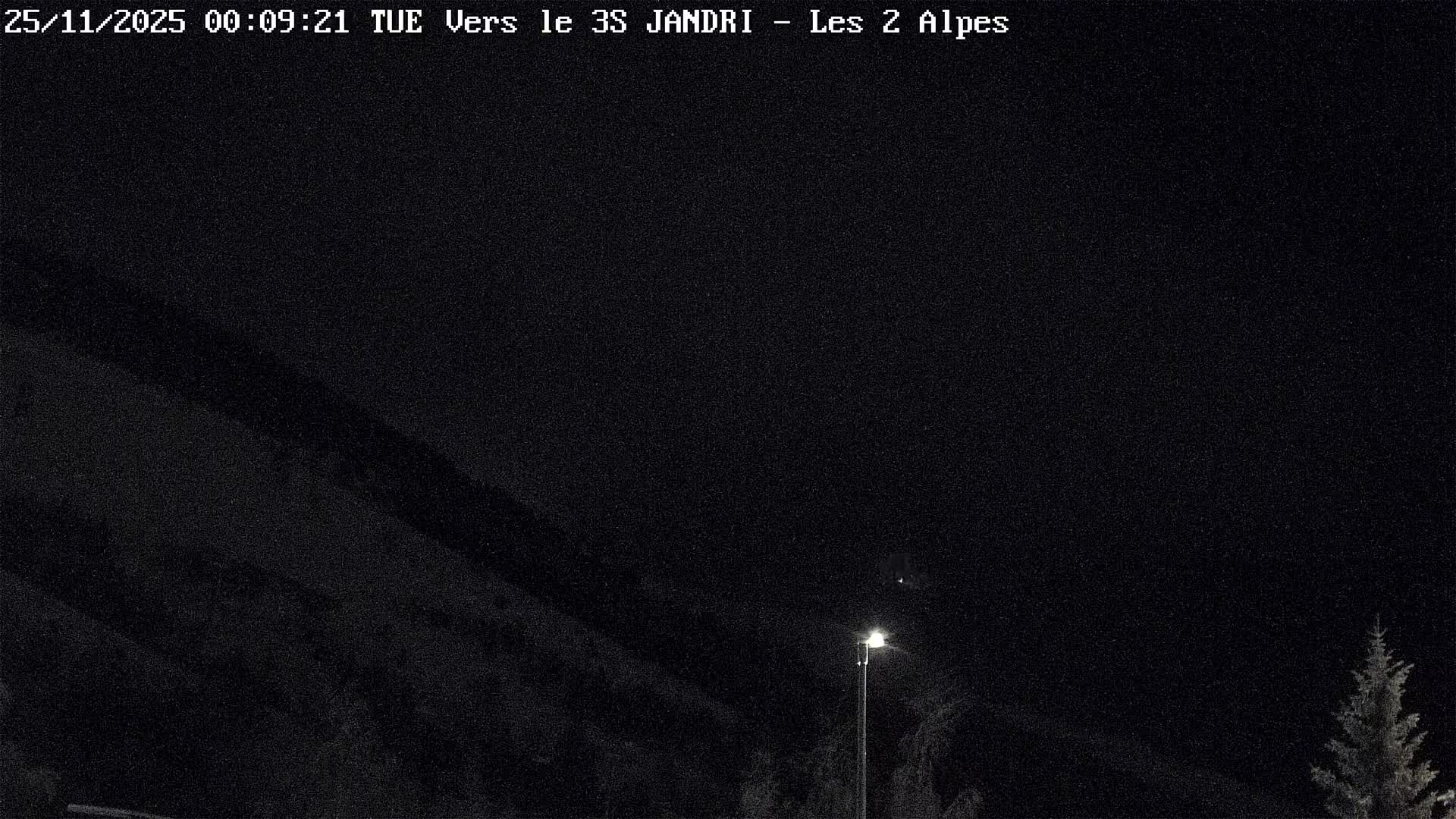 French Alps, Les deux Alpes Ski Slopes Live Cam - Grenoble, Isere, Auvergne-Rhone-Alpes, France