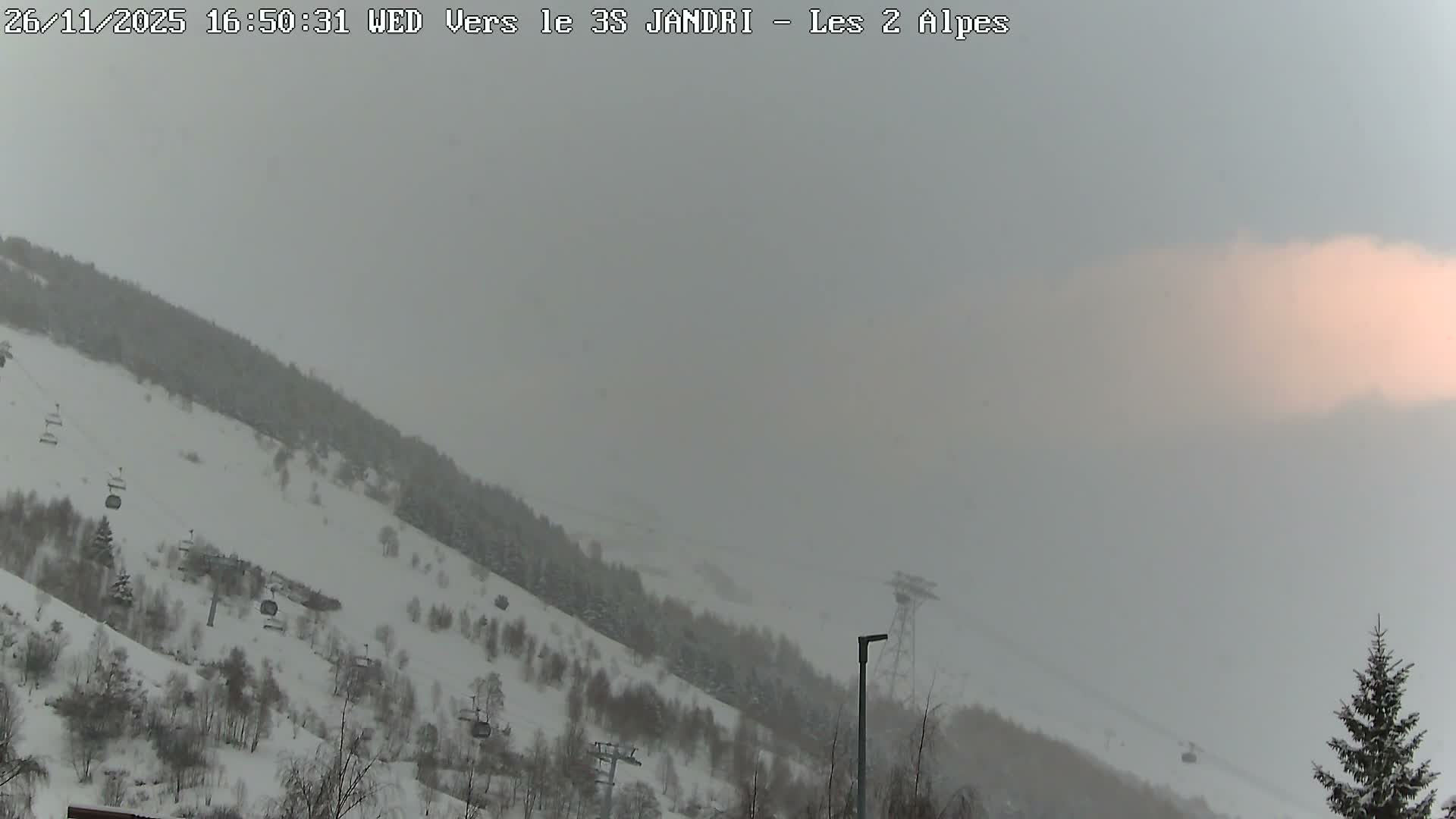 French Alps, Les deux Alpes Ski Slopes Live Cam - Grenoble, Isere, Auvergne-Rhone-Alpes, France