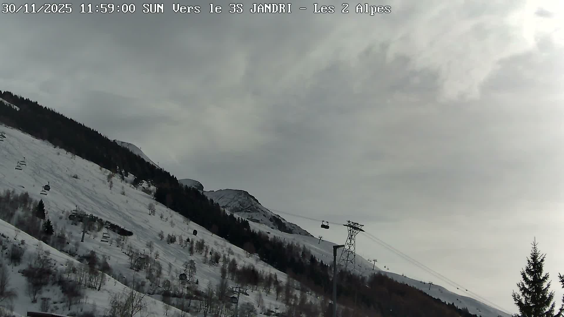 French Alps, Les deux Alpes Ski Slopes Live Cam - Grenoble, Isere, Auvergne-Rhone-Alpes, France