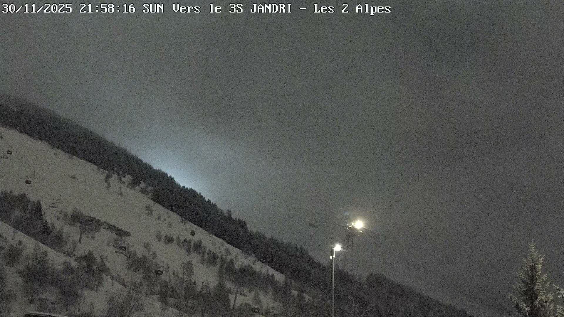French Alps, Les deux Alpes Ski Slopes Live Cam - Grenoble, Isere, Auvergne-Rhone-Alpes, France