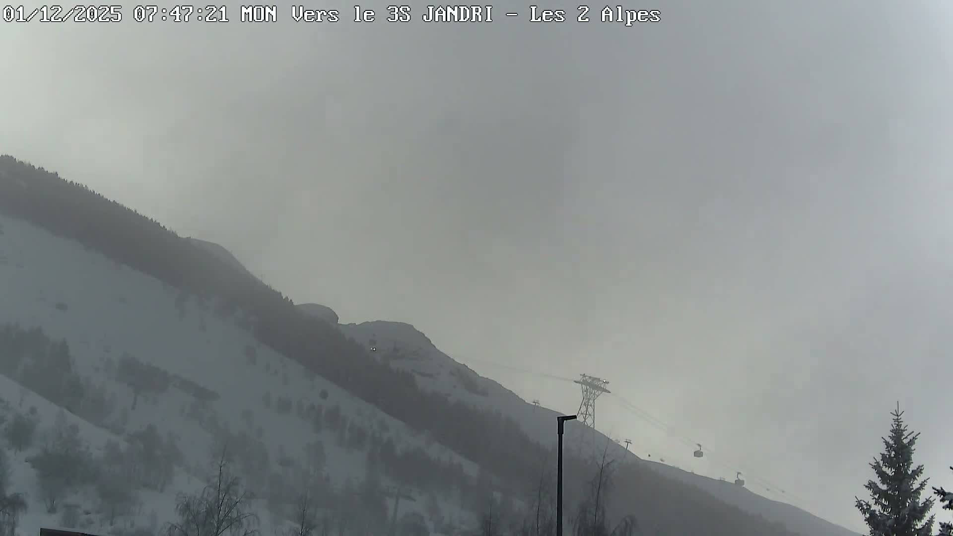 French Alps, Les deux Alpes Ski Slopes Live Cam - Grenoble, Isere, Auvergne-Rhone-Alpes, France