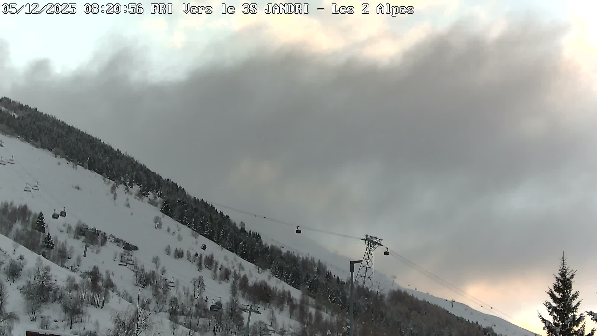 French Alps, Les deux Alpes Ski Slopes Live Cam - Grenoble, Isere, Auvergne-Rhone-Alpes, France