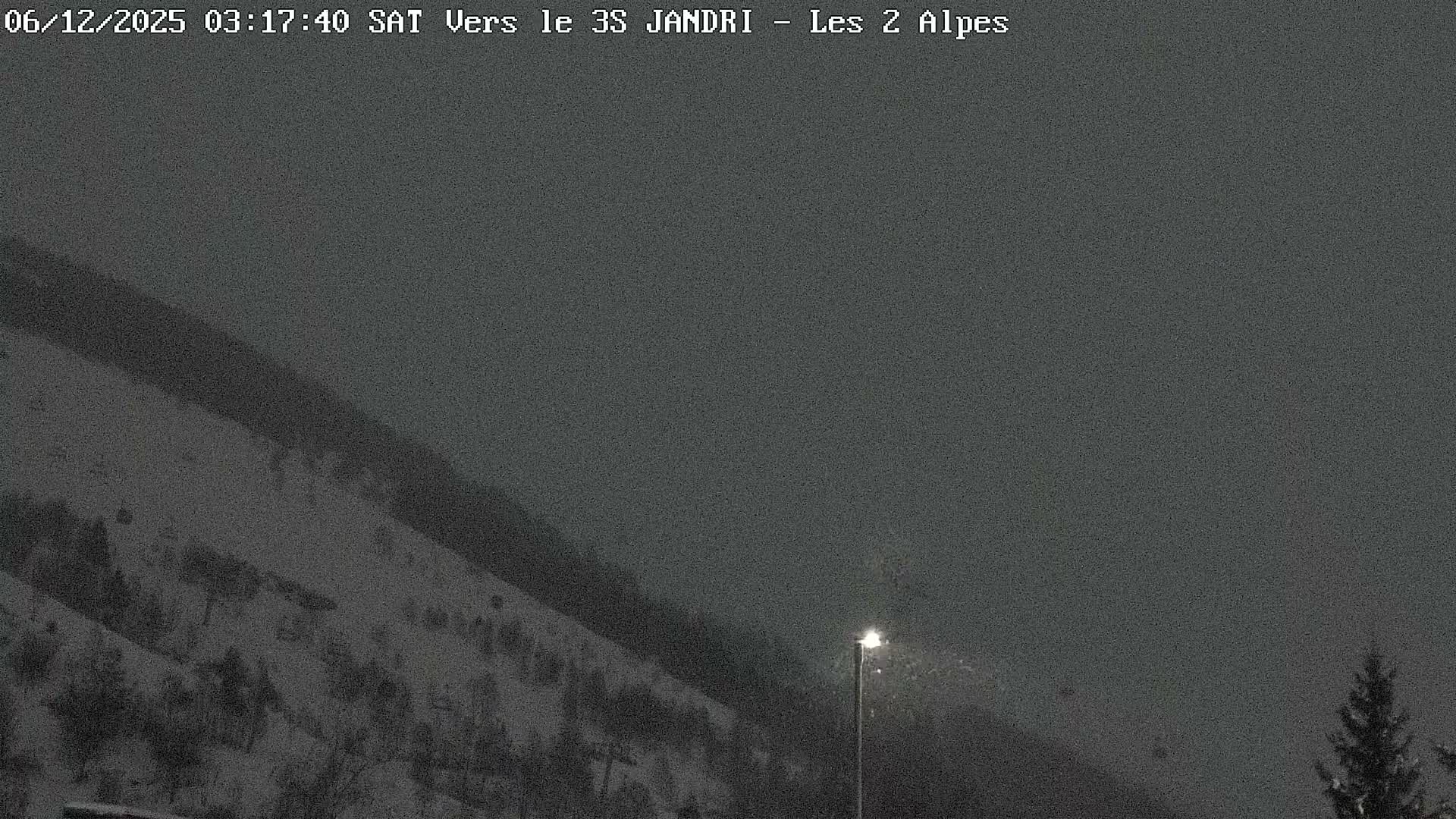French Alps, Les deux Alpes Ski Slopes Live Cam - Grenoble, Isere, Auvergne-Rhone-Alpes, France