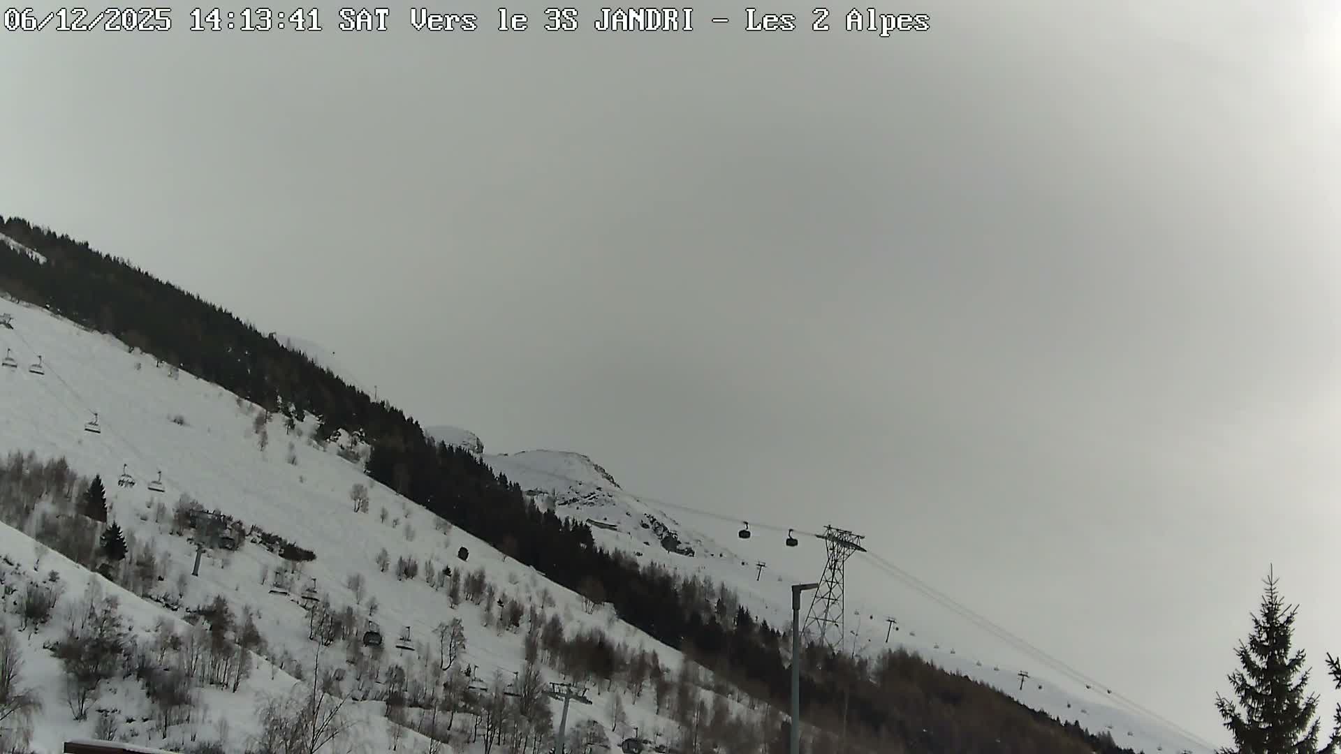 French Alps, Les deux Alpes Ski Slopes Live Cam - Grenoble, Isere, Auvergne-Rhone-Alpes, France