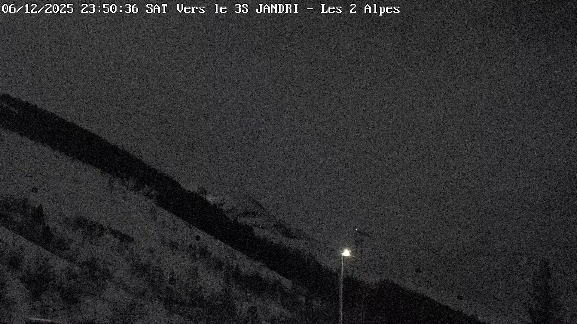 French Alps, Les deux Alpes Ski Slopes Live Cam - Grenoble, Isere, Auvergne-Rhone-Alpes, France