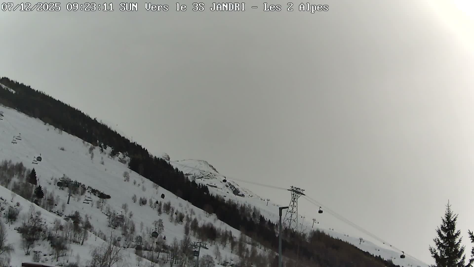 French Alps, Les deux Alpes Ski Slopes Live Cam - Grenoble, Isere, Auvergne-Rhone-Alpes, France