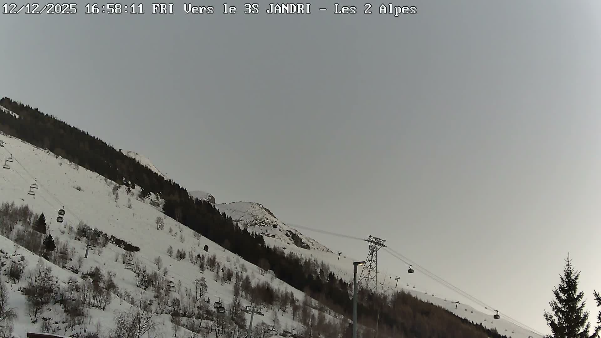 French Alps, Les deux Alpes Ski Slopes Live Cam - Grenoble, Isere, Auvergne-Rhone-Alpes, France