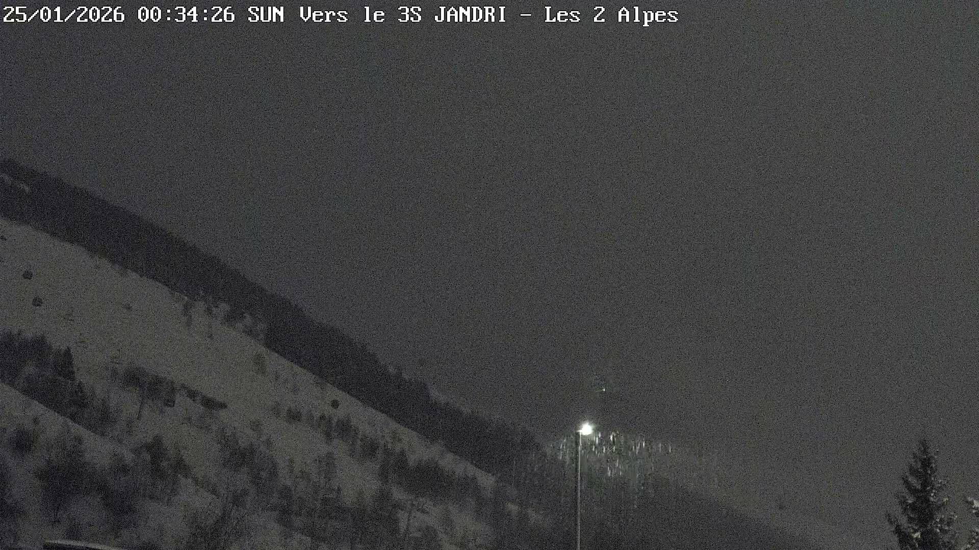 French Alps, Les deux Alpes Ski Slopes Live Cam - Grenoble, Isere, Auvergne-Rhone-Alpes, France