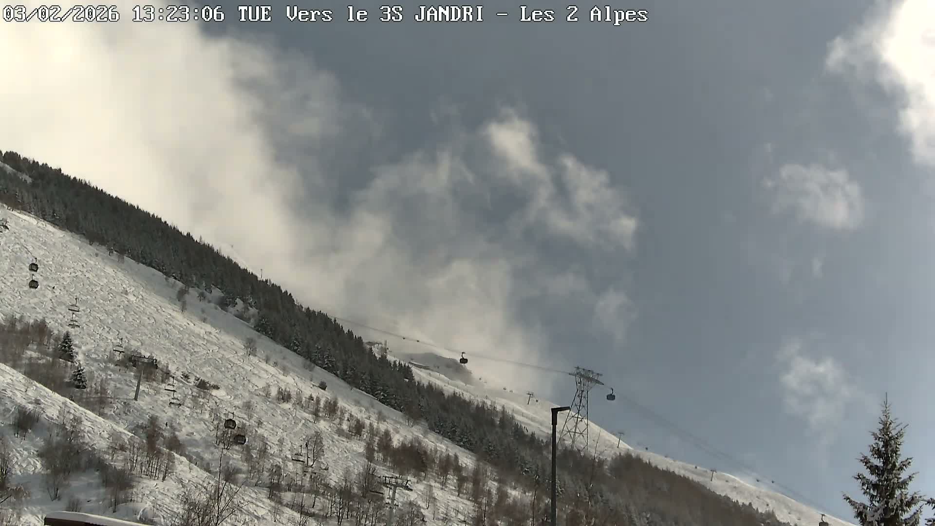 French Alps, Les deux Alpes Ski Slopes Live Cam - Grenoble, Isere, Auvergne-Rhone-Alpes, France