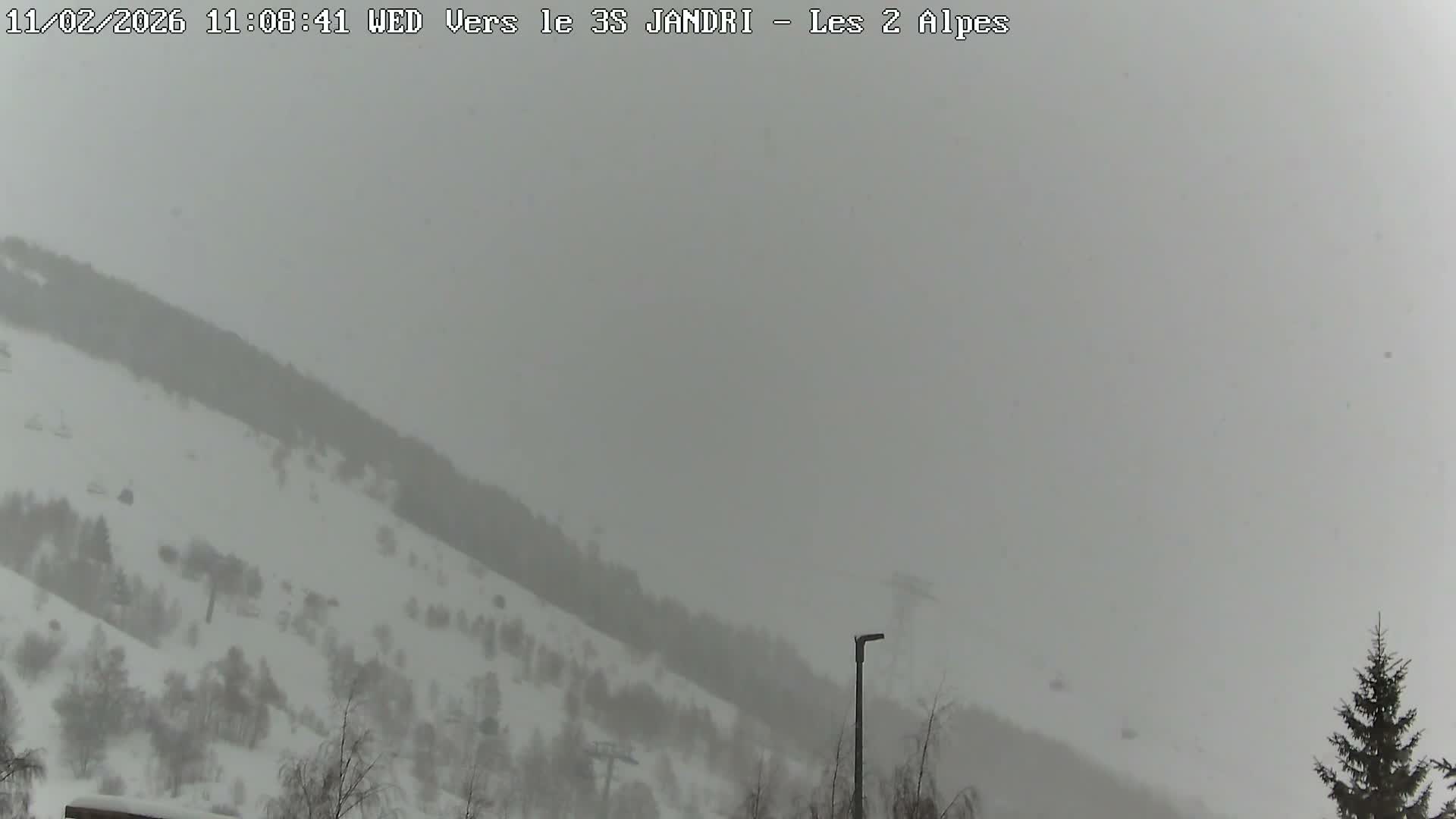 French Alps, Les deux Alpes Ski Slopes Live Cam - Grenoble, Isere, Auvergne-Rhone-Alpes, France