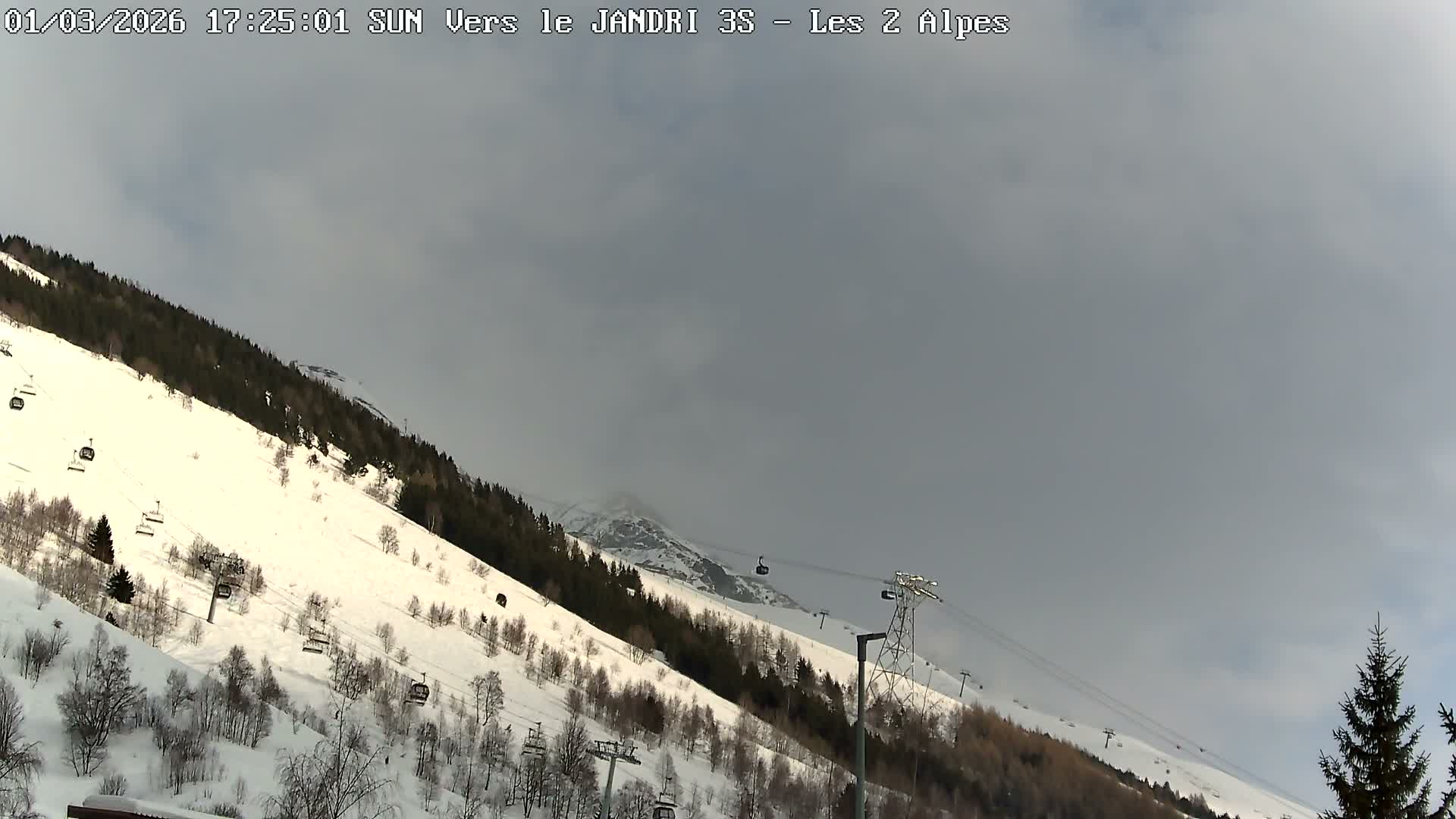 French Alps, Les deux Alpes Ski Slopes Live Cam - Grenoble, Isere, Auvergne-Rhone-Alpes, France