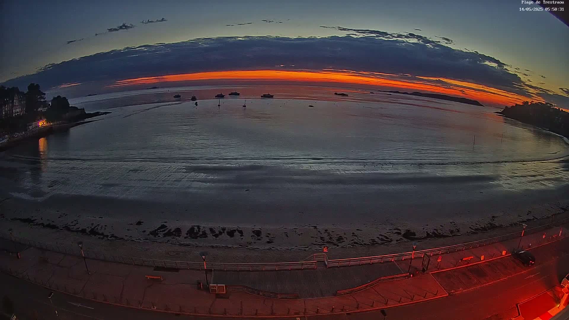 Perros-Guirec, Plage de Trestaou Beach Live Cam - Lannion, Cotes-d'Armor, Bretagne, France