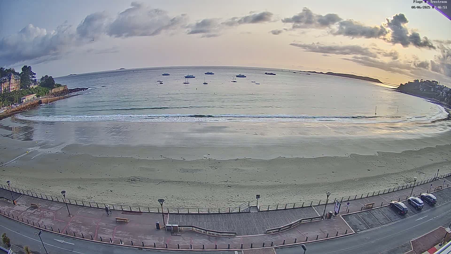 Perros-Guirec, Plage de Trestaou Beach Live Cam - Lannion, Cotes-d'Armor, Bretagne, France