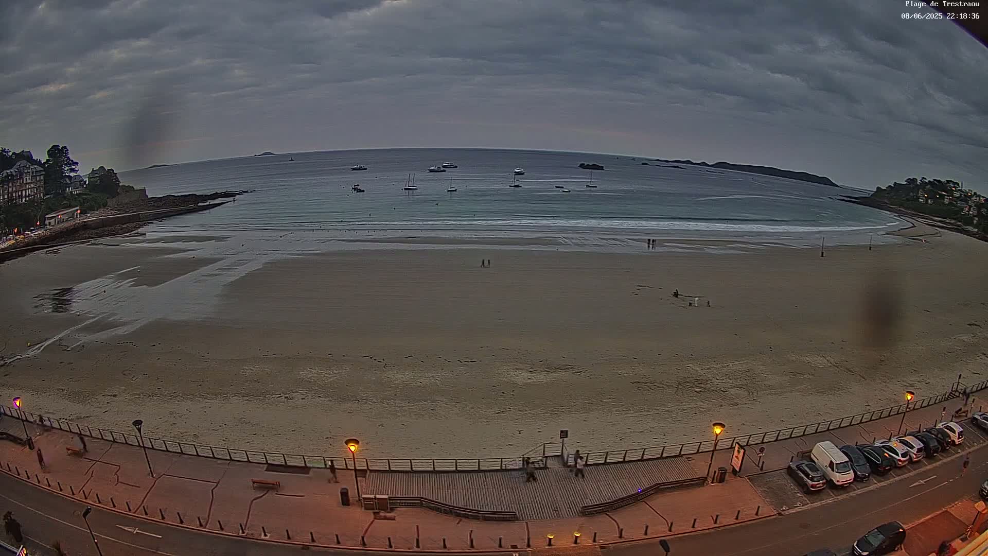 Perros-Guirec, Plage de Trestaou Beach Live Cam - Lannion, Cotes-d'Armor, Bretagne, France