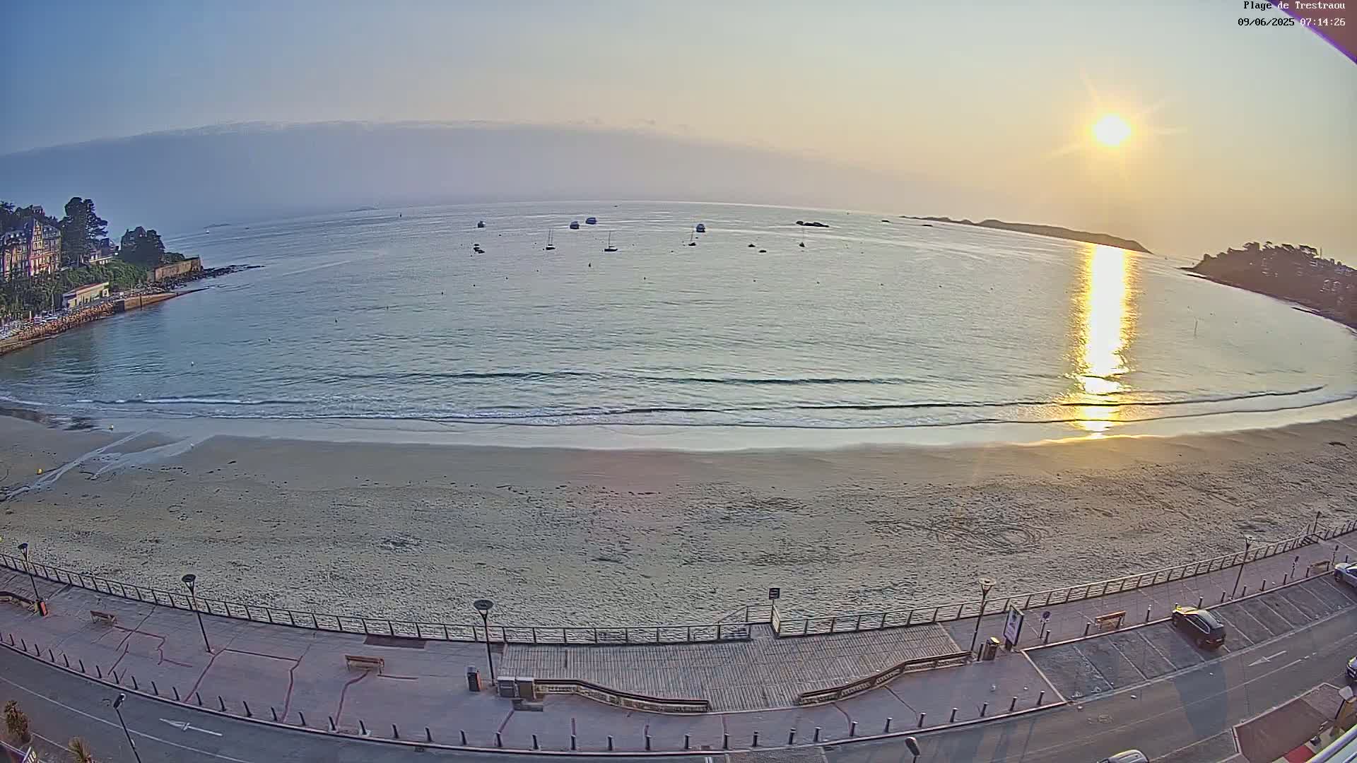 Perros-Guirec, Plage de Trestaou Beach Live Cam - Lannion, Cotes-d'Armor, Bretagne, France