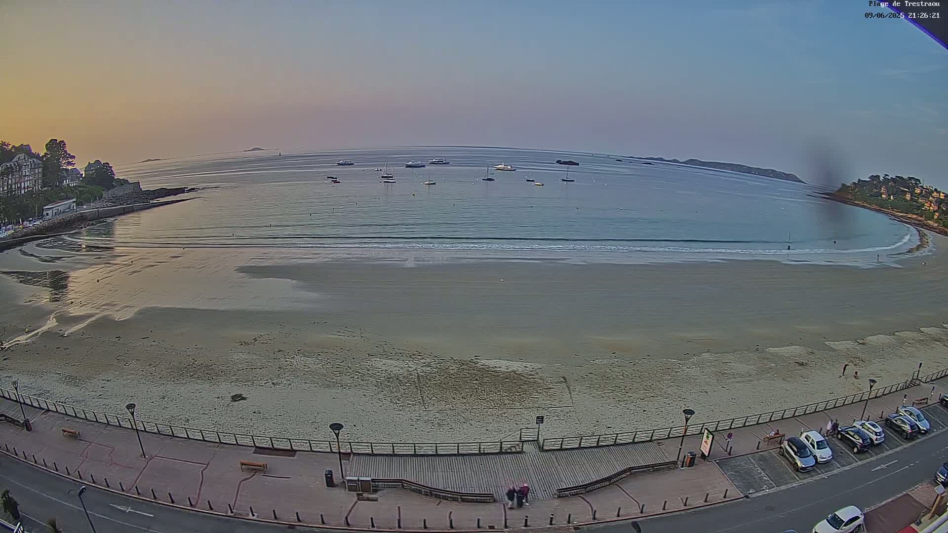 Perros-Guirec, Plage de Trestaou Beach Live Cam - Lannion, Cotes-d'Armor, Bretagne, France