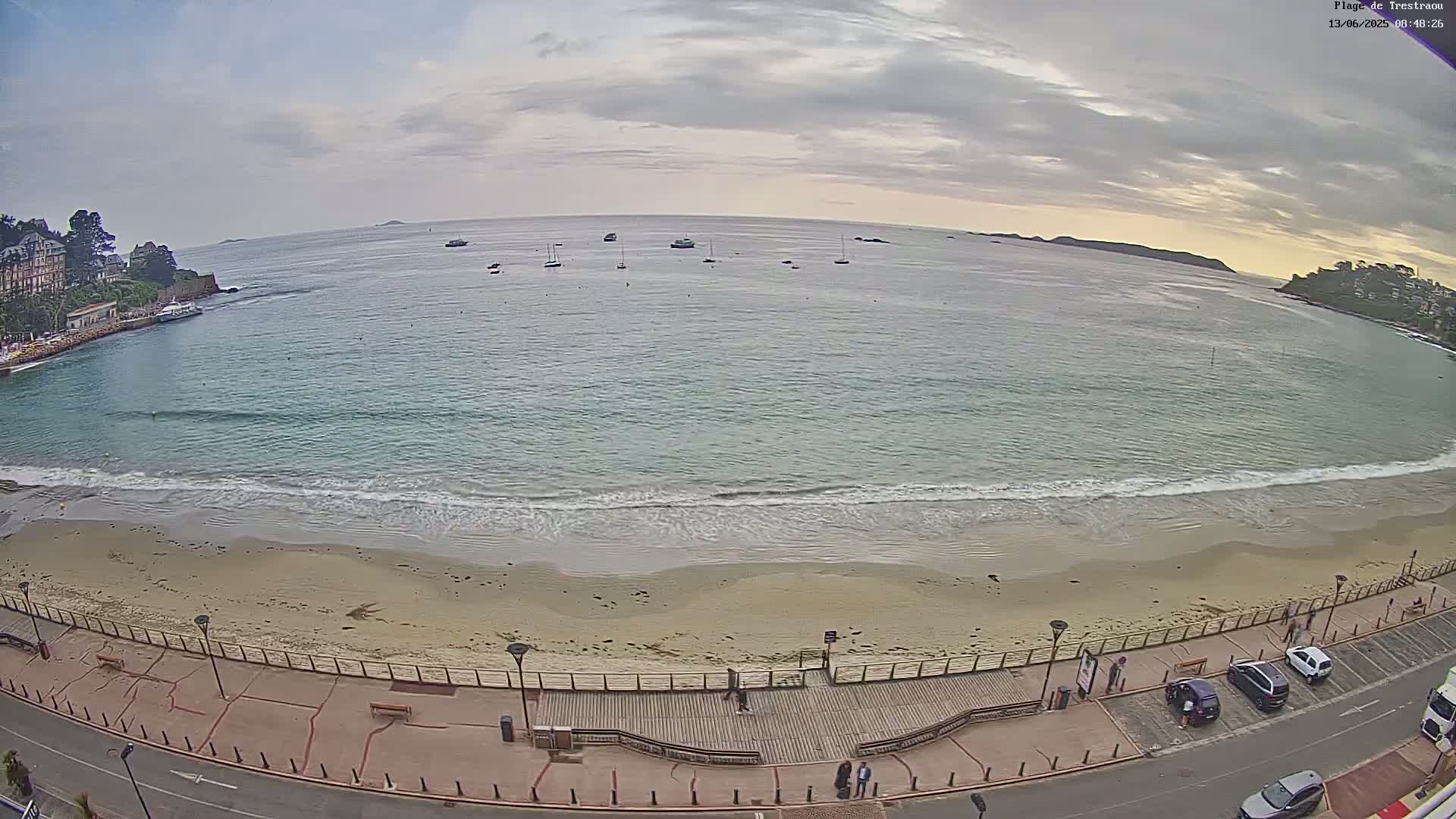 Perros-Guirec, Plage de Trestaou Beach Live Cam - Lannion, Cotes-d'Armor, Bretagne, France