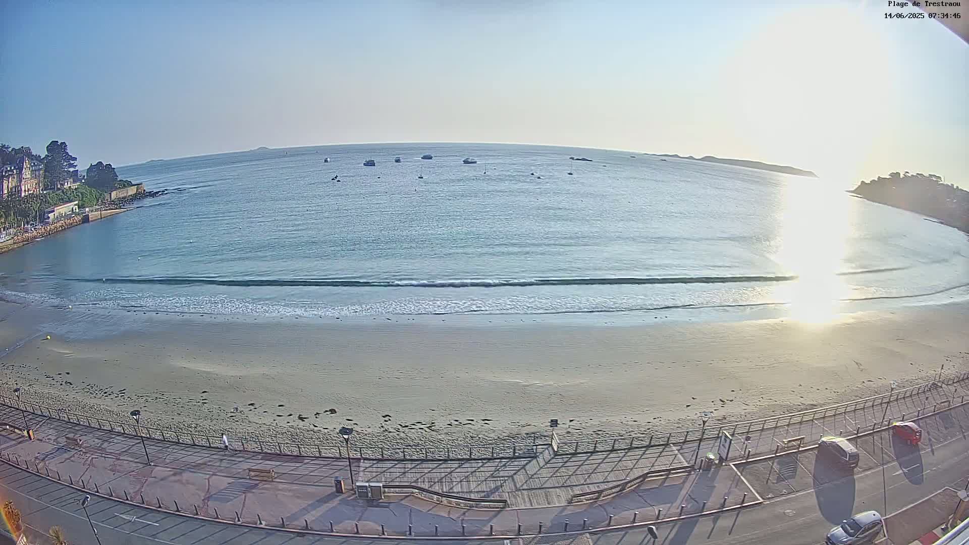 Perros-Guirec, Plage de Trestaou Beach Live Cam - Lannion, Cotes-d'Armor, Bretagne, France