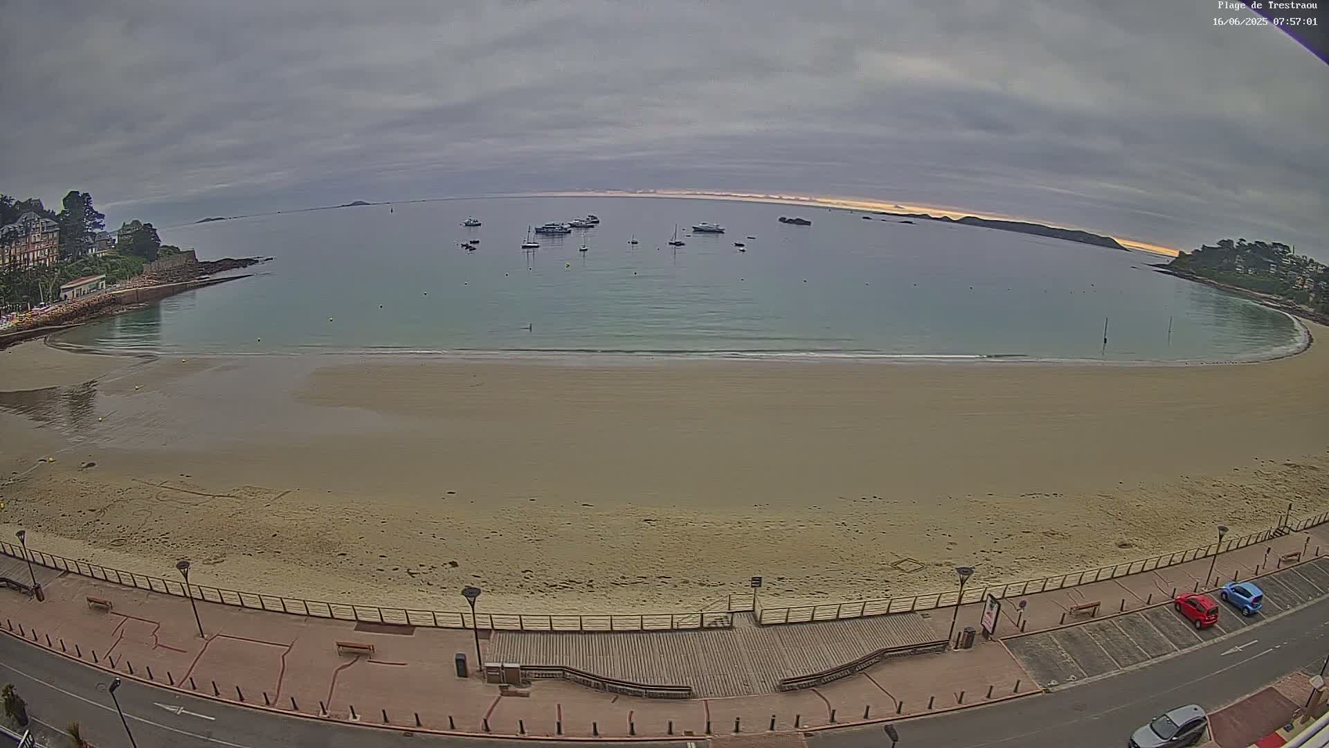Perros-Guirec, Plage de Trestaou Beach Live Cam - Lannion, Cotes-d'Armor, Bretagne, France