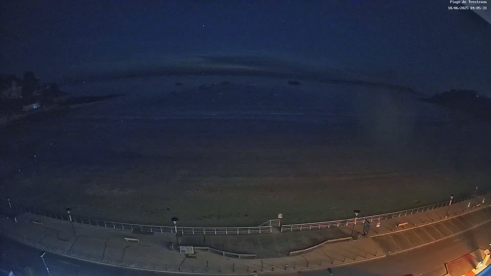 Perros-Guirec, Plage de Trestaou Beach Live Cam - Lannion, Cotes-d'Armor, Bretagne, France