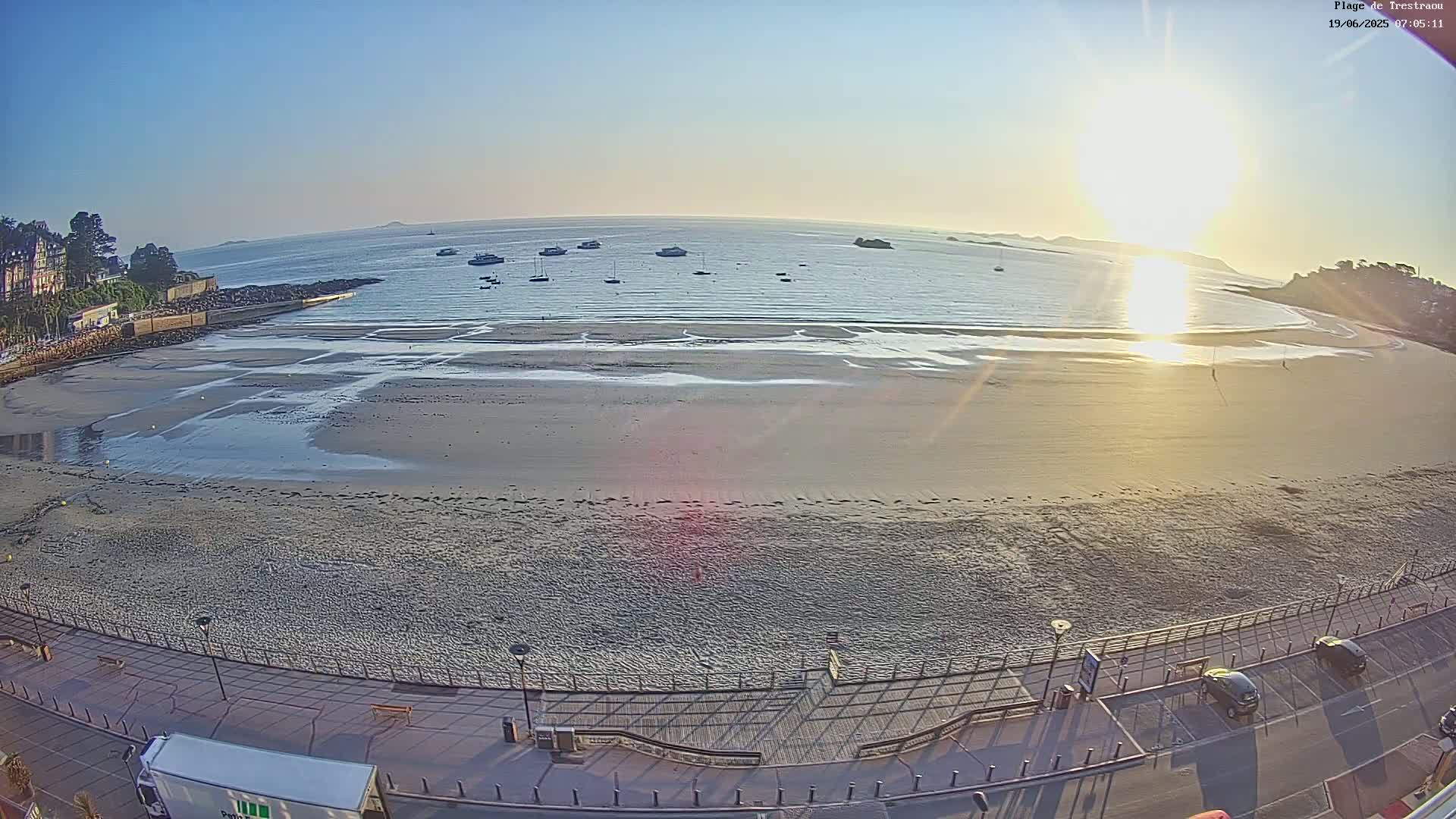 Perros-Guirec, Plage de Trestaou Beach Live Cam - Lannion, Cotes-d'Armor, Bretagne, France