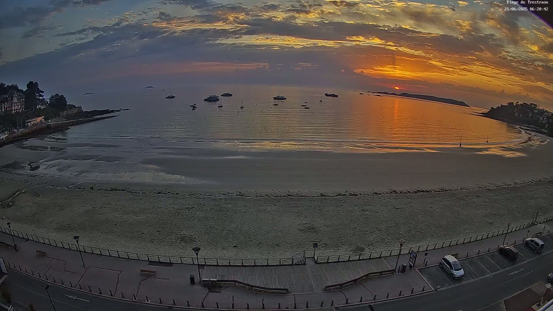 Perros-Guirec, Plage de Trestaou Beach Live Cam - Lannion, Cotes-d'Armor, Bretagne, France