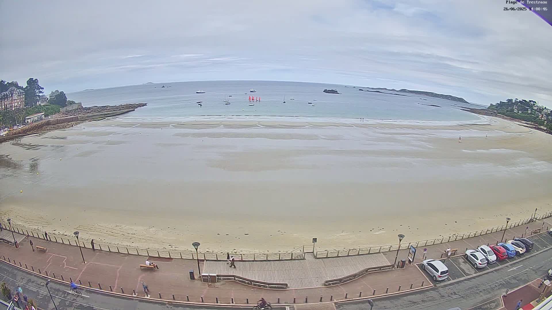 Perros-Guirec, Plage de Trestaou Beach Live Cam - Lannion, Cotes-d'Armor, Bretagne, France