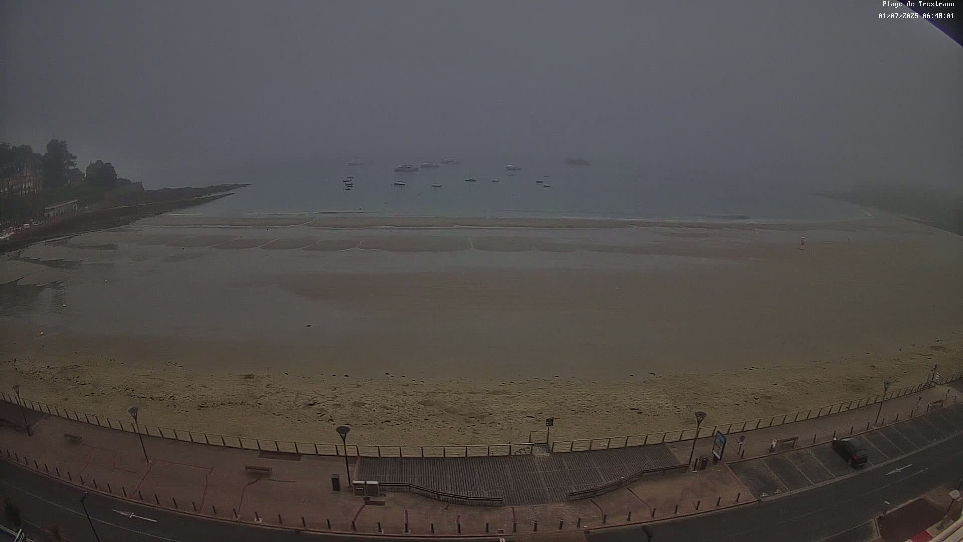 Perros-Guirec, Plage de Trestaou Beach Live Cam - Lannion, Cotes-d'Armor, Bretagne, France