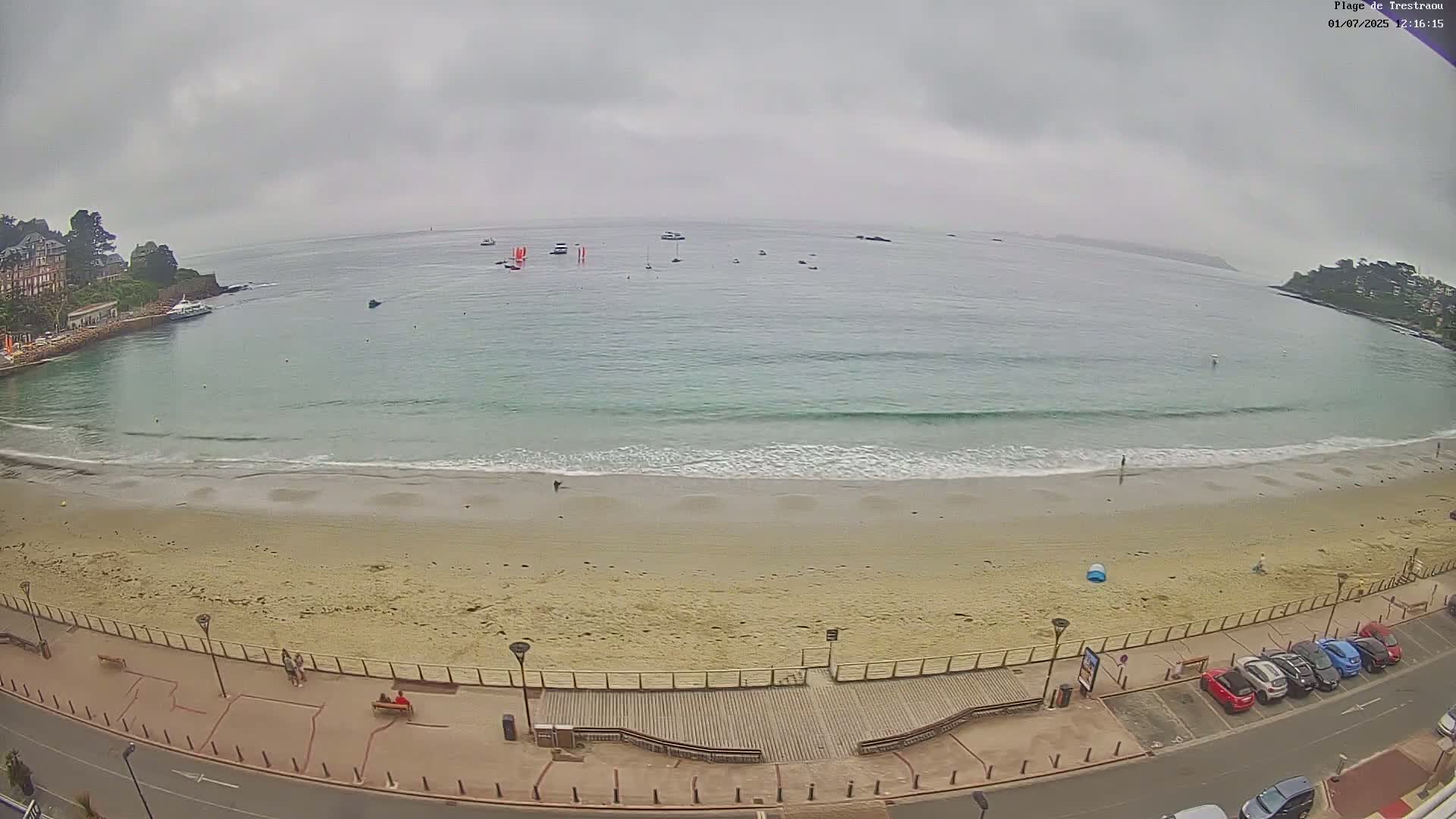 Perros-Guirec, Plage de Trestaou Beach Live Cam - Lannion, Cotes-d'Armor, Bretagne, France