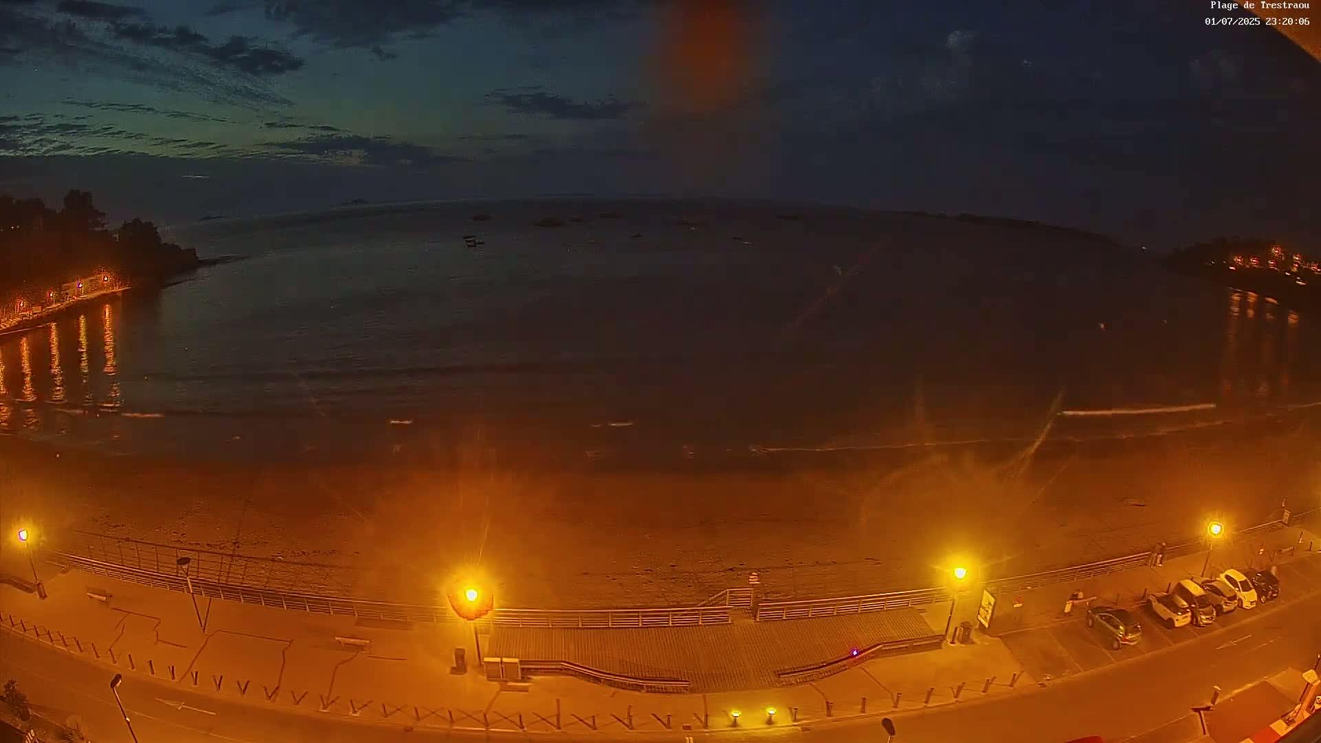 Perros-Guirec, Plage de Trestaou Beach Live Cam - Lannion, Cotes-d'Armor, Bretagne, France