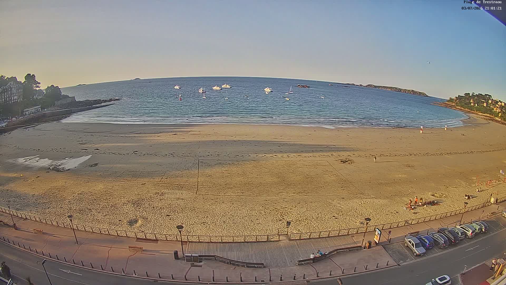 Perros-Guirec, Plage de Trestaou Beach Live Cam - Lannion, Cotes-d'Armor, Bretagne, France