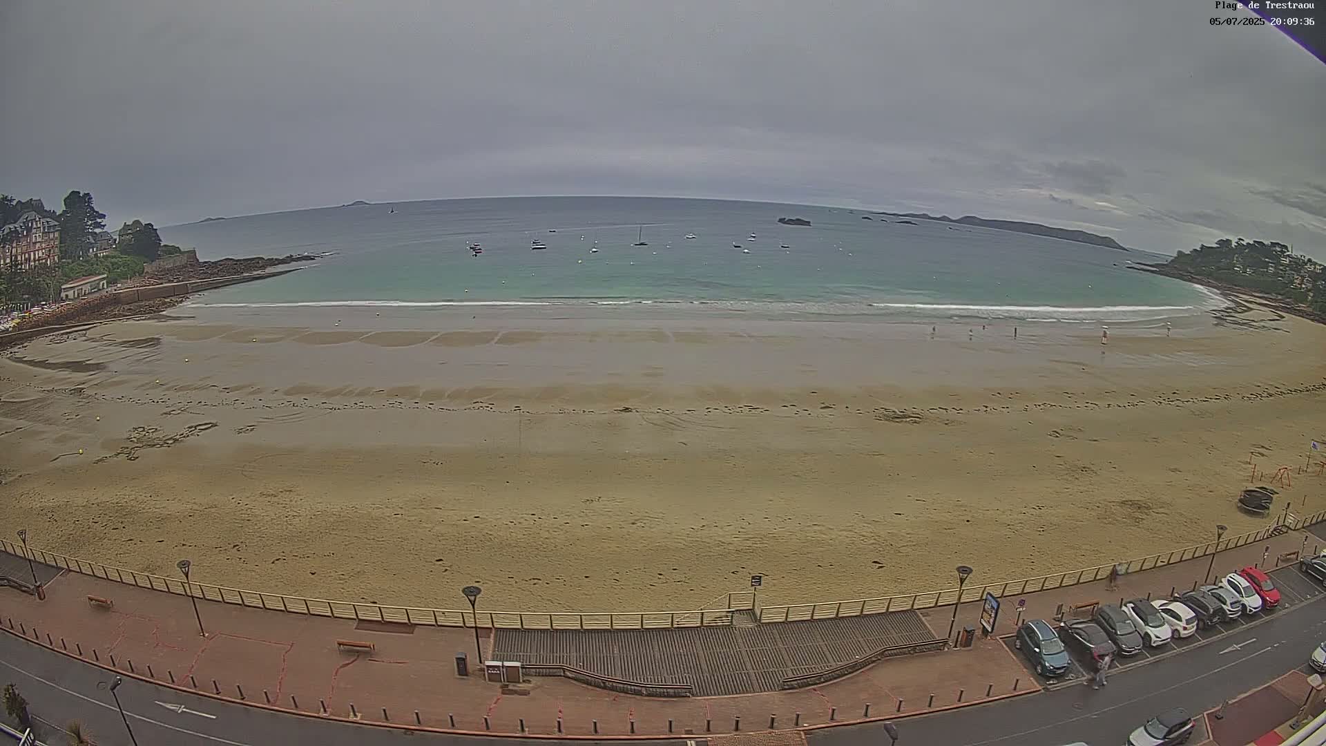 Perros-Guirec, Plage de Trestaou Beach Live Cam - Lannion, Cotes-d'Armor, Bretagne, France