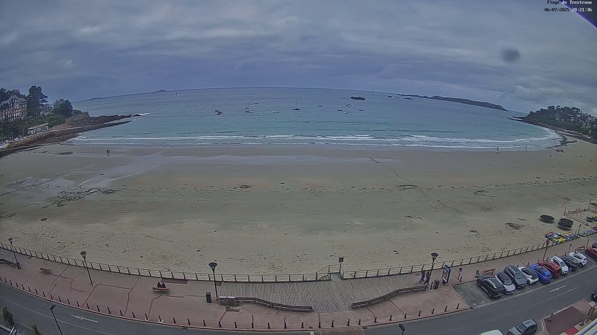 Perros-Guirec, Plage de Trestaou Beach Live Cam - Lannion, Cotes-d'Armor, Bretagne, France