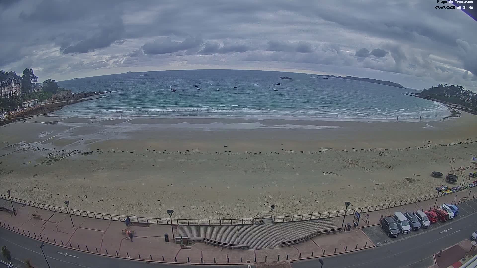 Perros-Guirec, Plage de Trestaou Beach Live Cam - Lannion, Cotes-d'Armor, Bretagne, France