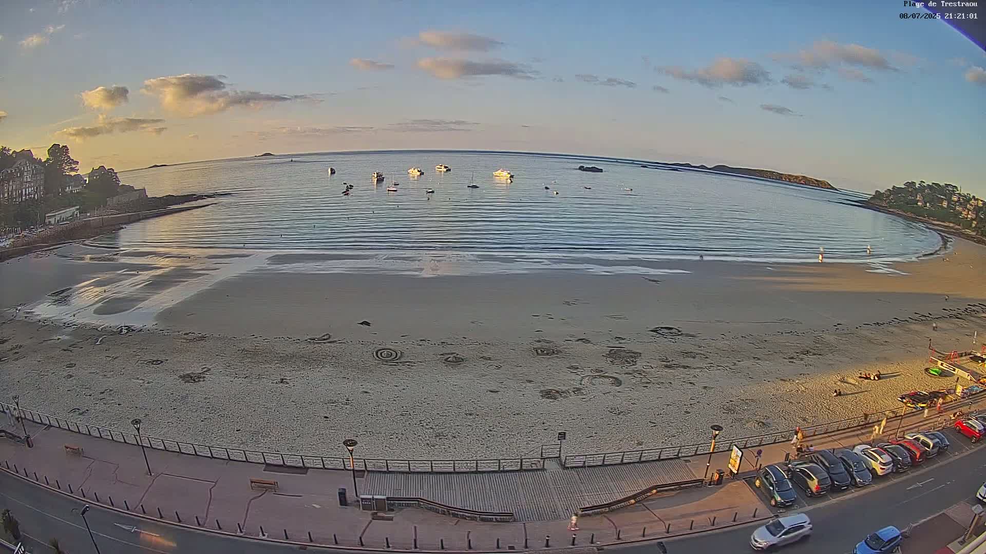 Perros-Guirec, Plage de Trestaou Beach Live Cam - Lannion, Cotes-d'Armor, Bretagne, France