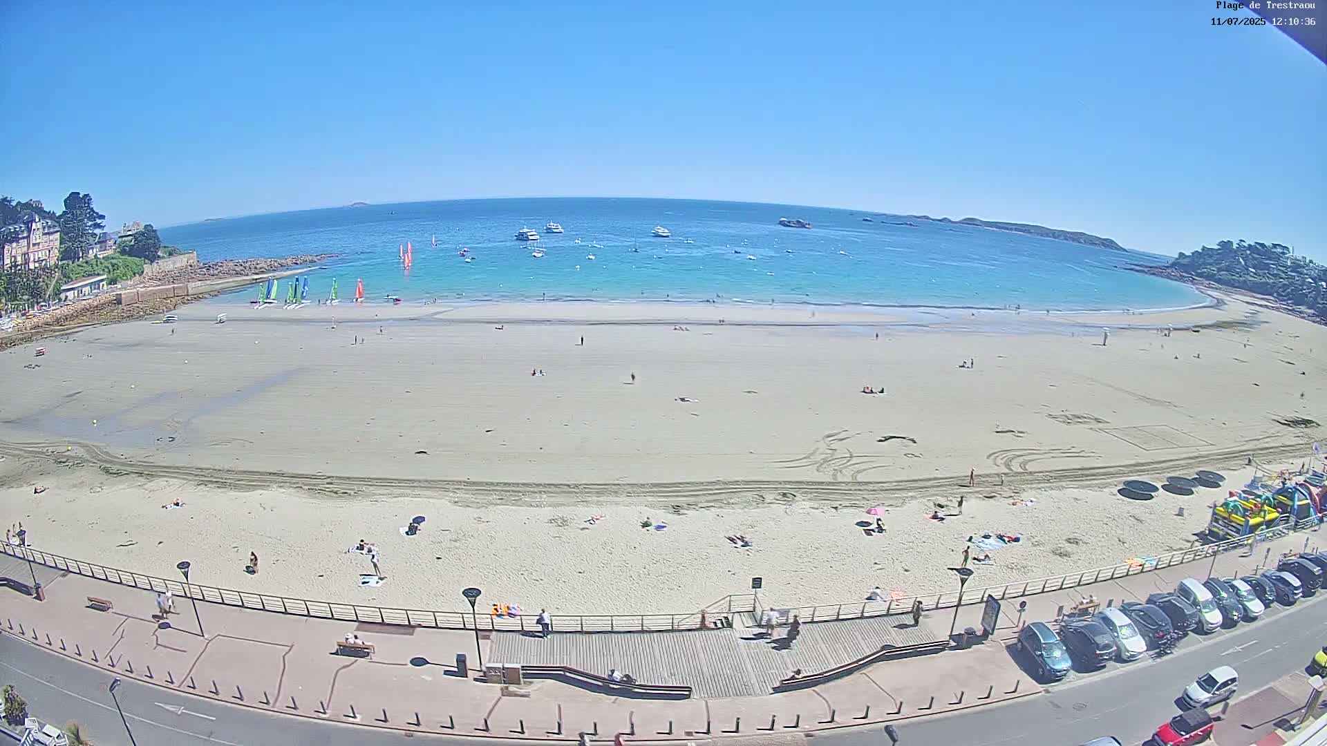 Perros-Guirec, Plage de Trestaou Beach Live Cam - Lannion, Cotes-d'Armor, Bretagne, France