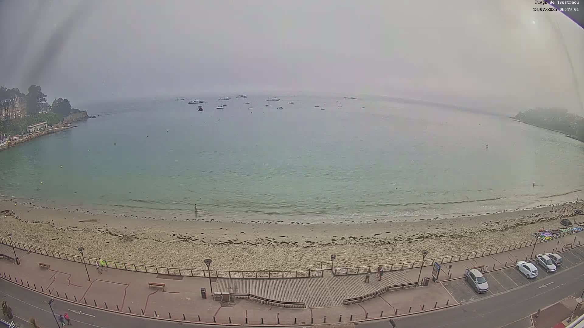 Perros-Guirec, Plage de Trestaou Beach Live Cam - Lannion, Cotes-d'Armor, Bretagne, France