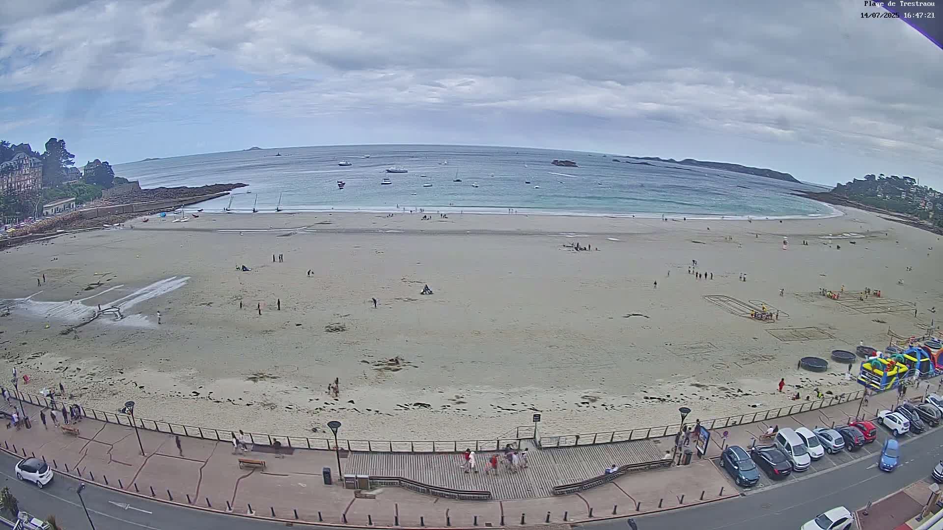 Perros-Guirec, Plage de Trestaou Beach Live Cam - Lannion, Cotes-d'Armor, Bretagne, France