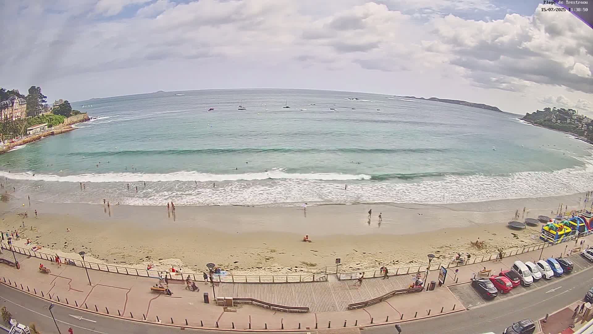 Perros-Guirec, Plage de Trestaou Beach Live Cam - Lannion, Cotes-d'Armor, Bretagne, France