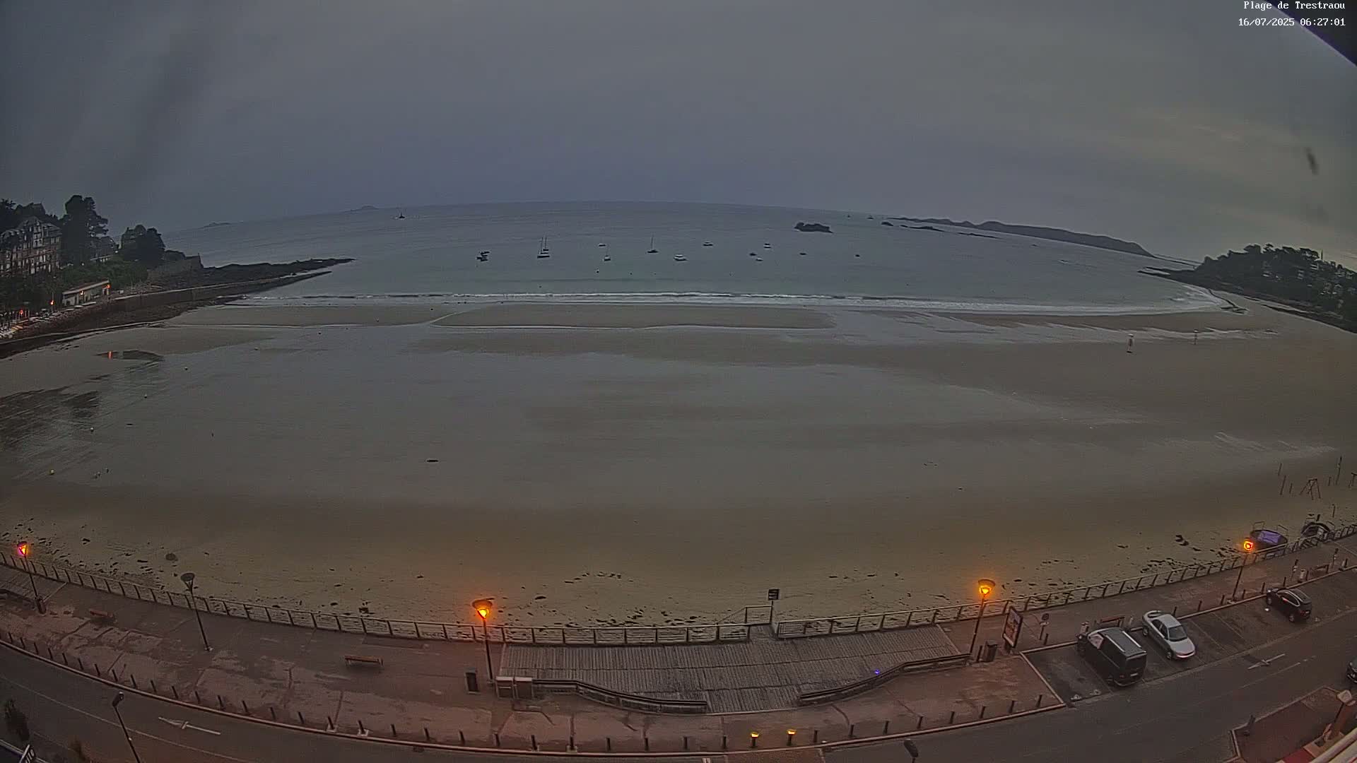 Perros-Guirec, Plage de Trestaou Beach Live Cam - Lannion, Cotes-d'Armor, Bretagne, France