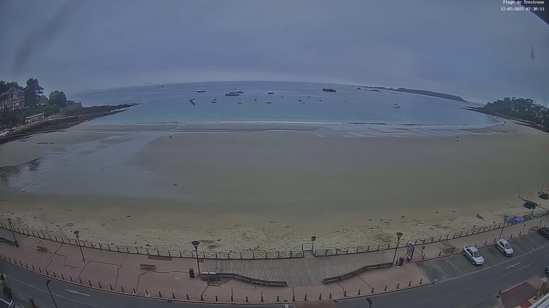 Perros-Guirec, Plage de Trestaou Beach Live Cam - Lannion, Cotes-d'Armor, Bretagne, France