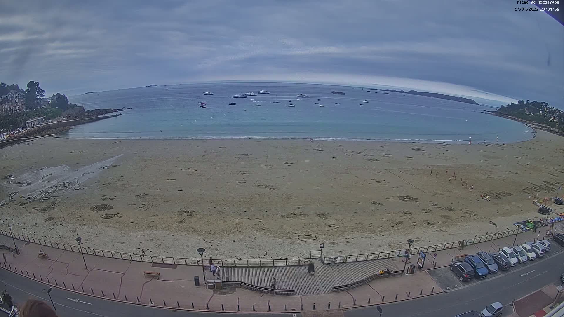 Perros-Guirec, Plage de Trestaou Beach Live Cam - Lannion, Cotes-d'Armor, Bretagne, France