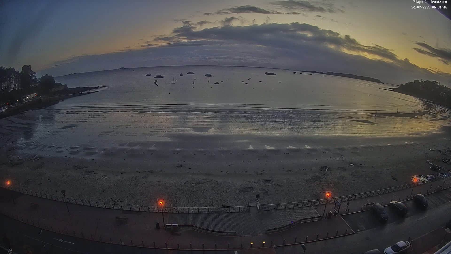 Perros-Guirec, Plage de Trestaou Beach Live Cam - Lannion, Cotes-d'Armor, Bretagne, France