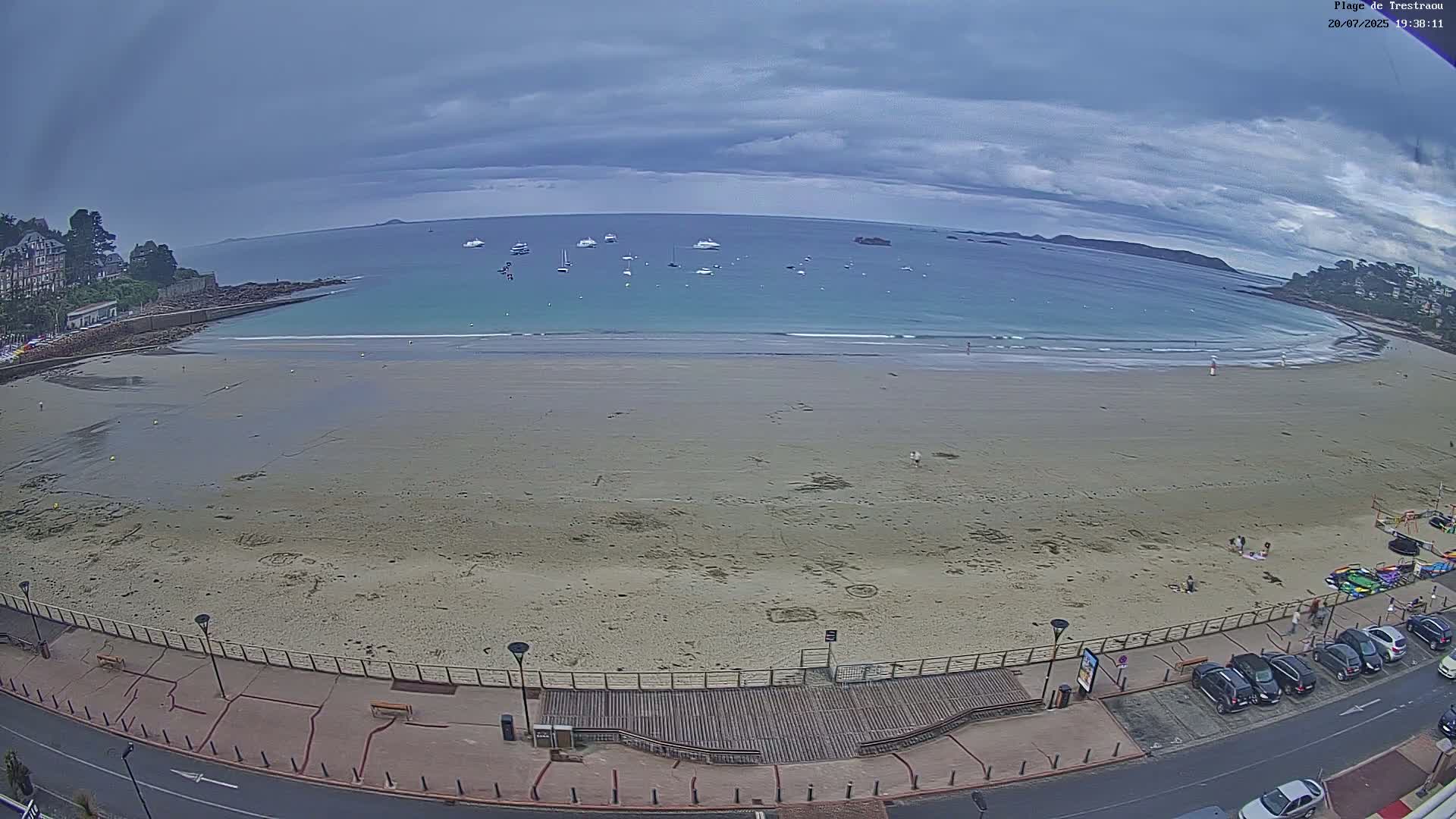 Perros-Guirec, Plage de Trestaou Beach Live Cam - Lannion, Cotes-d'Armor, Bretagne, France