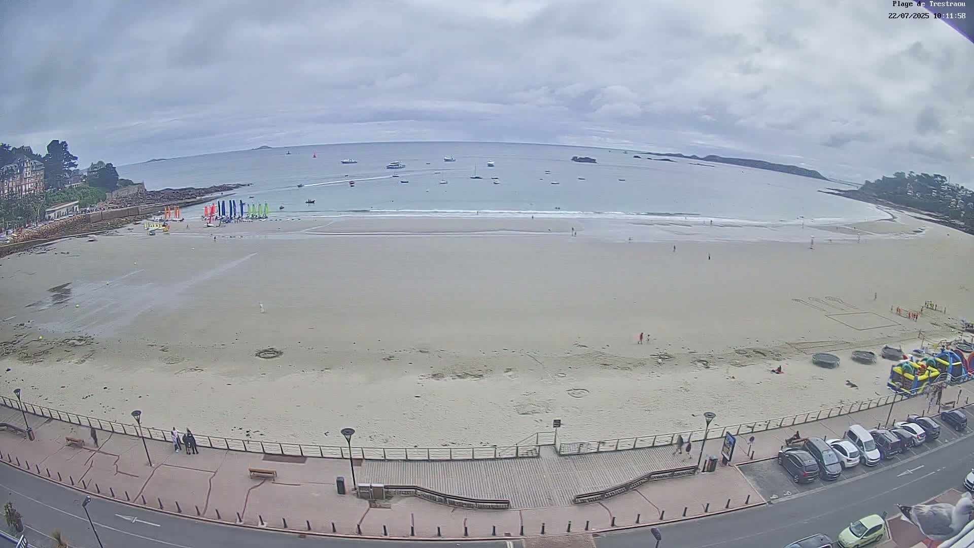Perros-Guirec, Plage de Trestaou Beach Live Cam - Lannion, Cotes-d'Armor, Bretagne, France