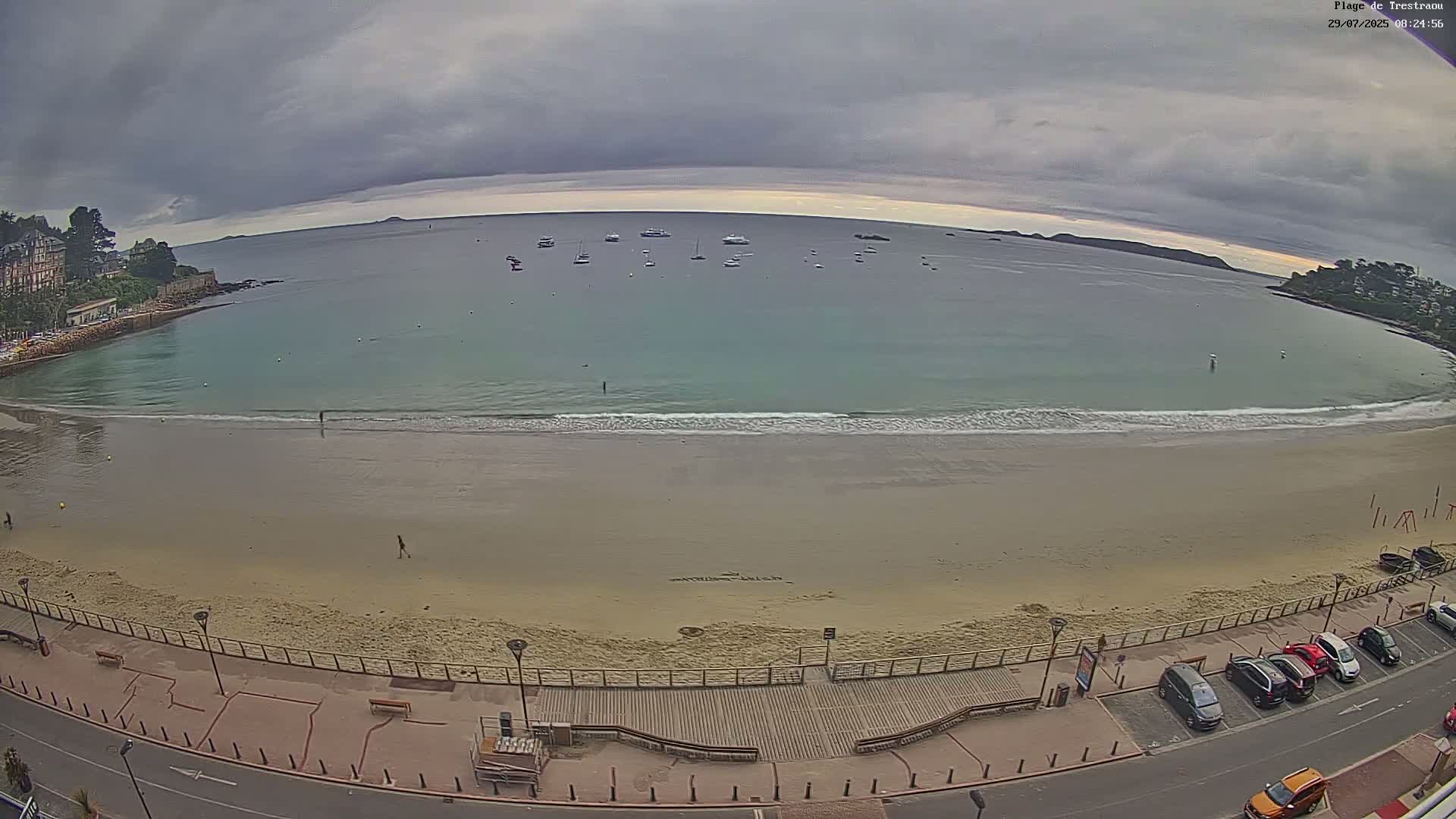 Perros-Guirec, Plage de Trestaou Beach Live Cam - Lannion, Cotes-d'Armor, Bretagne, France