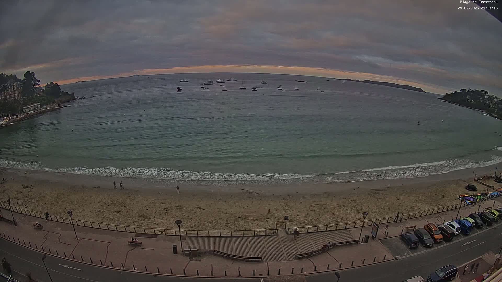Perros-Guirec, Plage de Trestaou Beach Live Cam - Lannion, Cotes-d'Armor, Bretagne, France
