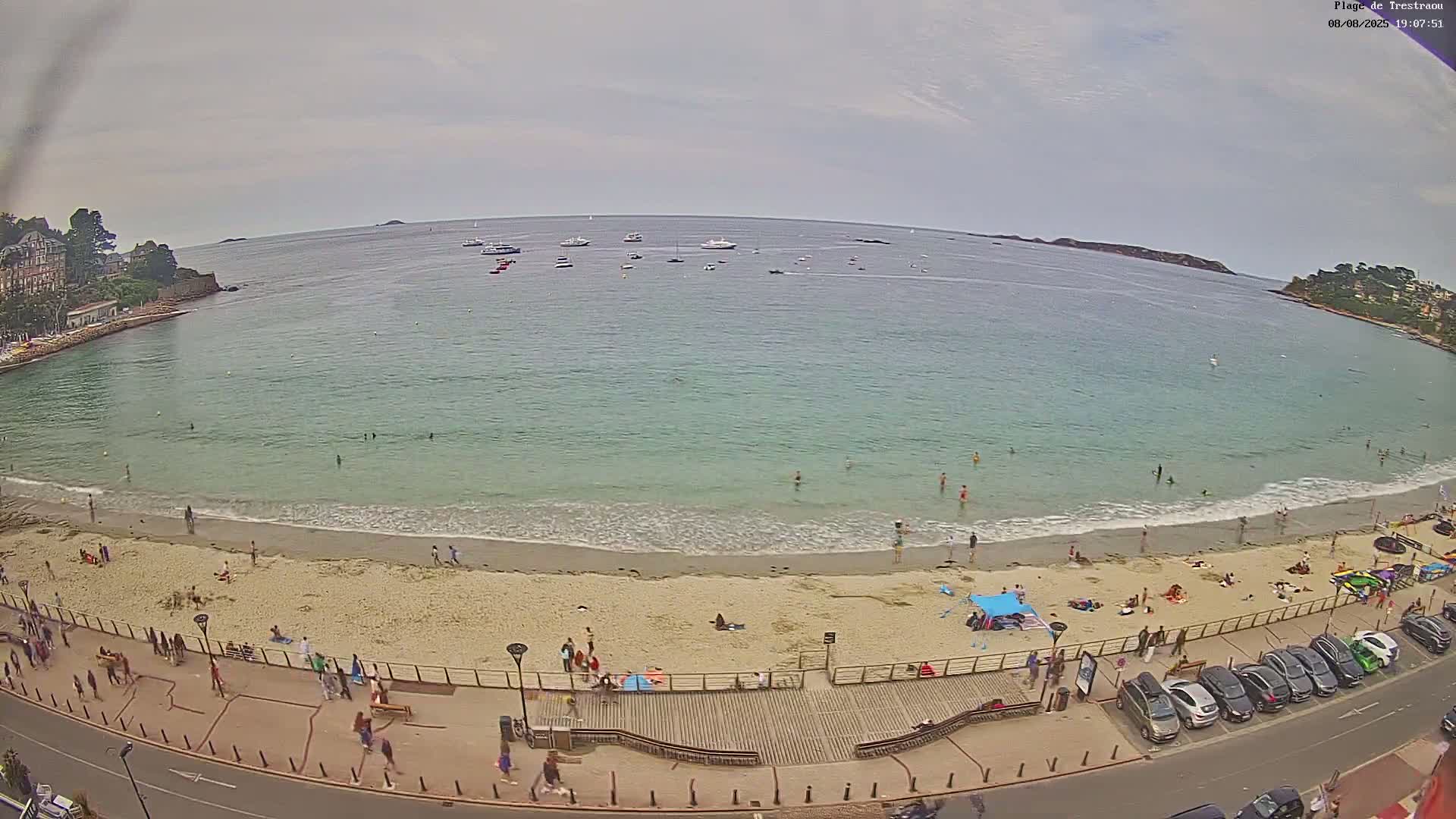 Perros-Guirec, Plage de Trestaou Beach Live Cam - Lannion, Cotes-d'Armor, Bretagne, France