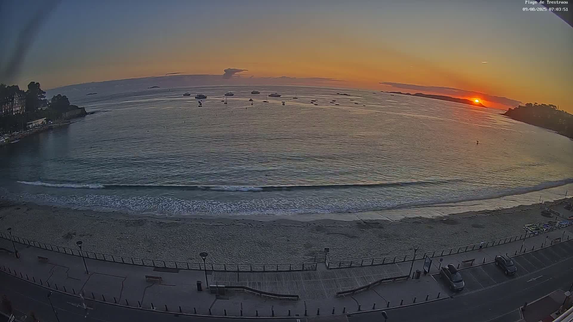 Perros-Guirec, Plage de Trestaou Beach Live Cam - Lannion, Cotes-d'Armor, Bretagne, France